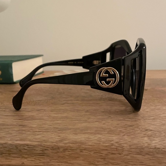 Like new Gucci oversized sunglasses - Picture 8 of 14